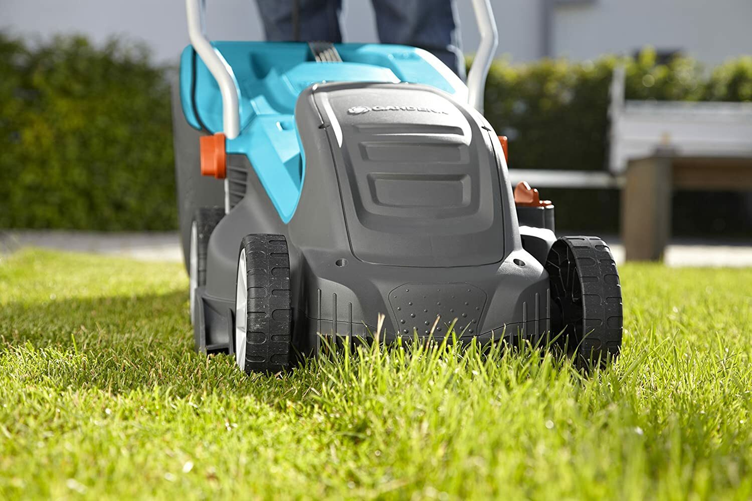 Gardena PowerMax Elektro-Rasenmäher 1400/34: Rasenmäher bis 400 m², 34 cm Schnittbreite, 40 l Fassungsvermögen, ErgoTec Plus-Griff (5034-20)