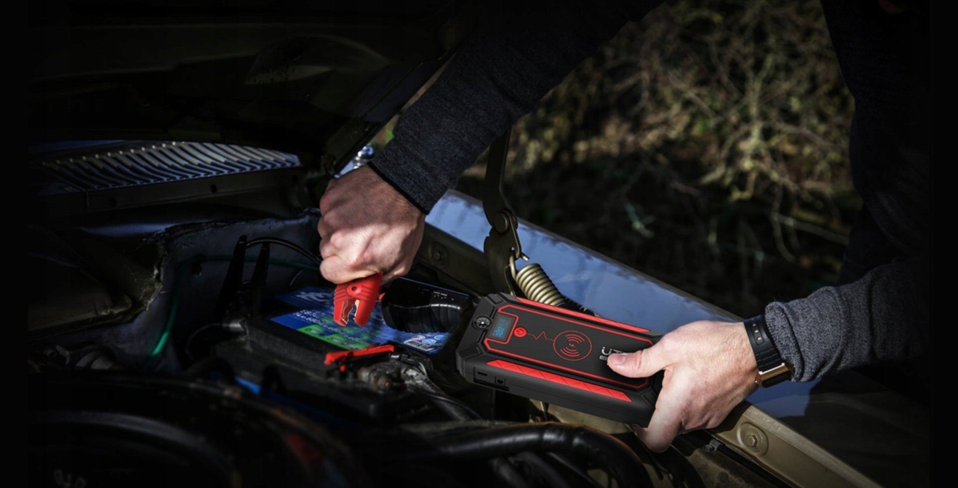 UTRAI Car Jump Starter 12V 2500A 24000mAh Car Battery Power Bank Up to 8L Petrol 7L Diesel Starter with QC3.0 Dual USB LED Flashlight Emergency Hammer
