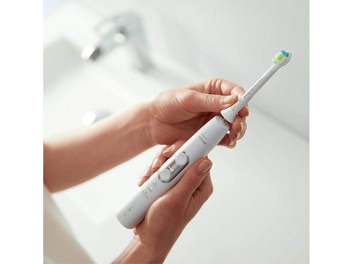 *TÄGLICHER PREIS* Philips Sonicare ProtectiveClean 6100 elektrische Zahnbürste HX6877/34, mit Schalltechnologie, Andruckkontrolle, Doppelpack, weiß