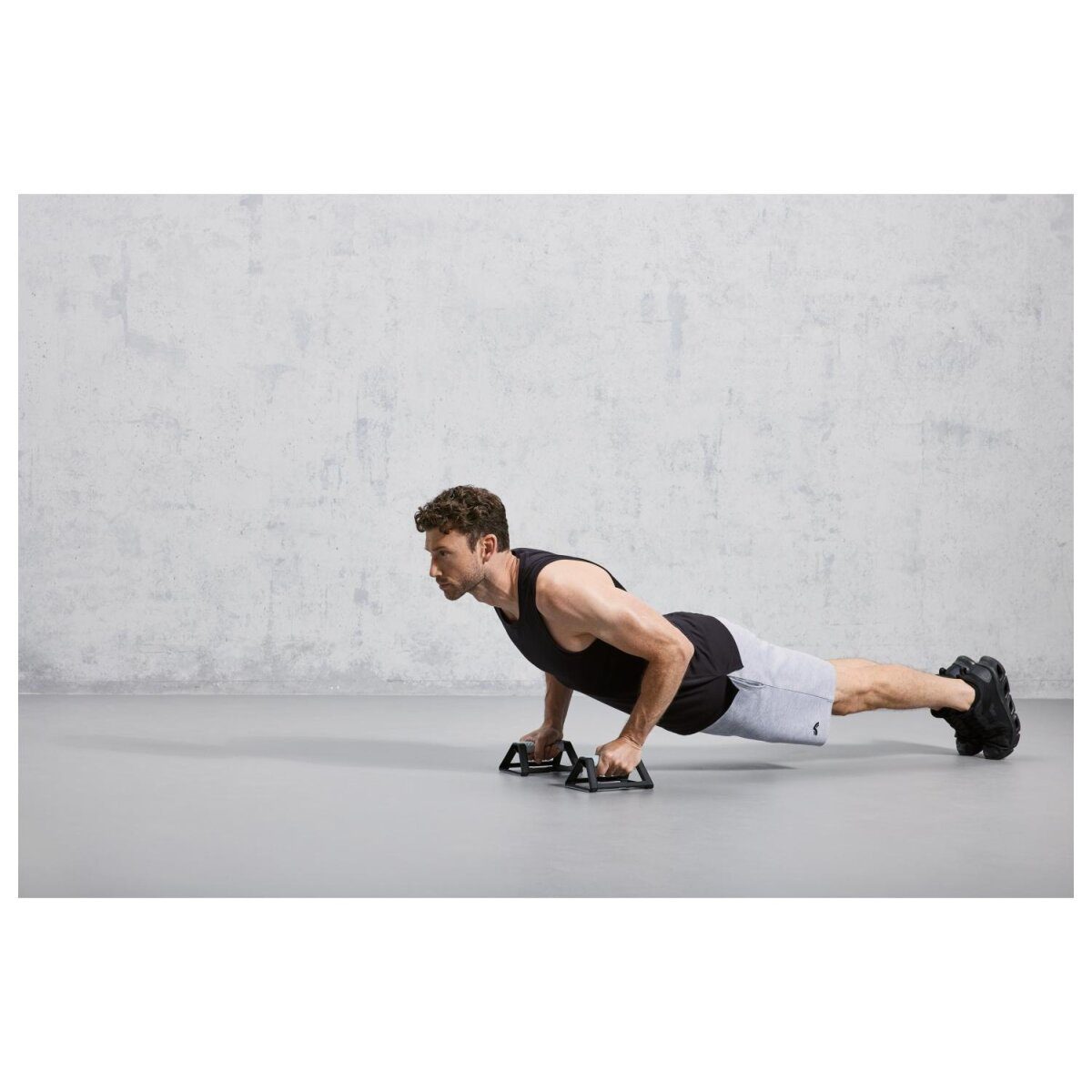 Stretch band / ankle weights 0.5 kg set of 2 / mini bands set of 3 / loop band / push-up handles set of 2 / hand trainer