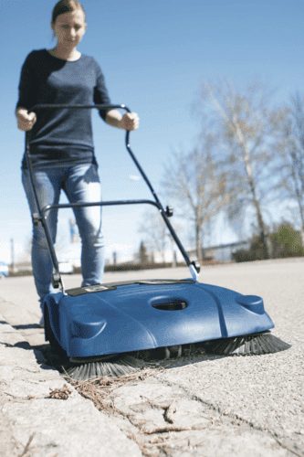 Scheppach Kehrmaschine S700 (Kehrbreite 700mm, 16L Fangkorb, Höhenverstellung 10mm, Kehrfläche 2000m²/h)