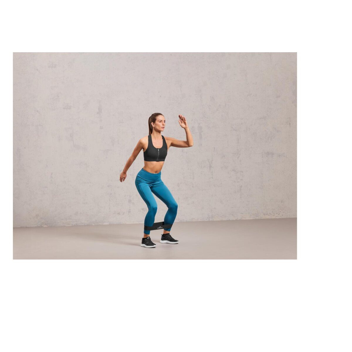 Stretch band / ankle weights 0.5 kg set of 2 / mini bands set of 3 / loop band / push-up handles set of 2 / hand trainer