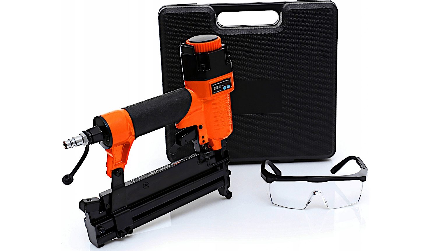 Compressed air stapler nailer in a starter set