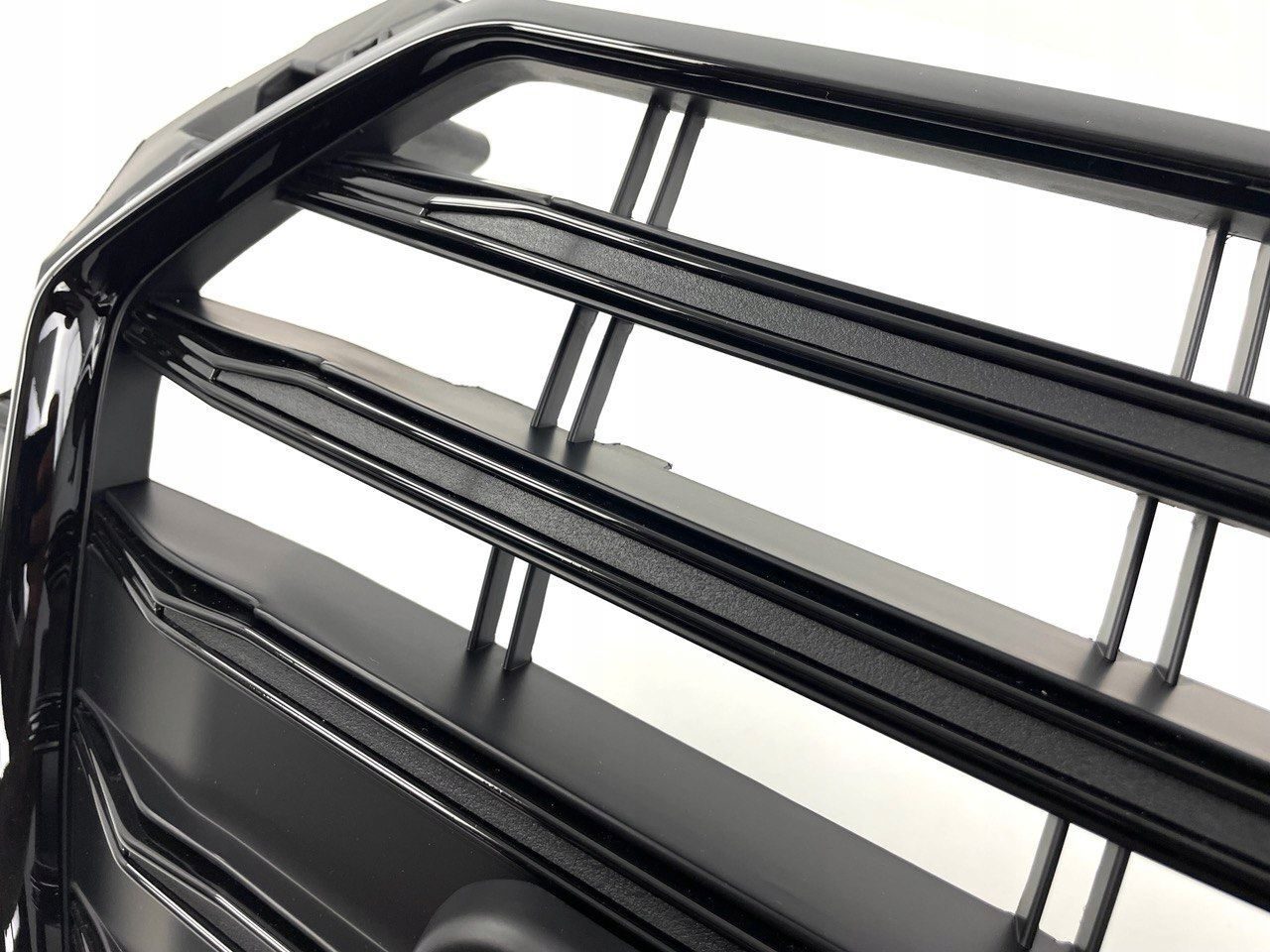 AUDI GRILL A4 S4 B9 8W0 S-LINE 2016-2019 8W0853651BA