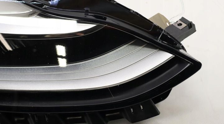 Original TESLA MODEL 3 LAMP RIGHT FRONT LED 1077376-00-C