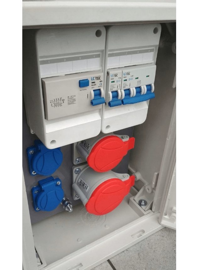 Electrical wall distributor – 2x SCHUKO, 1x CEE 16A, 1x CEE 32A (lockable construction power socket)