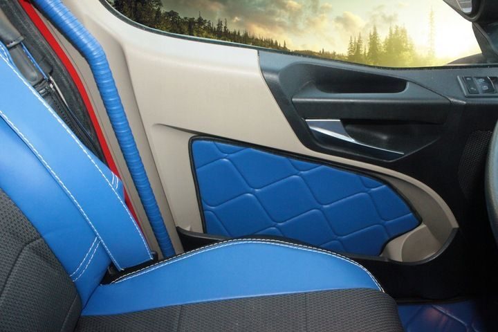 Handgefertigter Mercedes Actros MP4 Fußmatten Teppich Komplettset Leder Blau Komplettset mit Türverkleidungsgriff Starterset