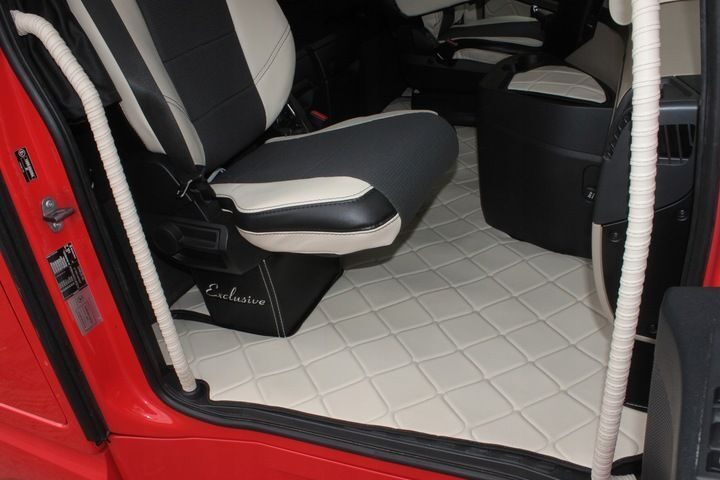 Handgefertigter Mercedes Actros MP4 Fußmatten Teppich Komplettset Leder Beige Komplettset mit Türverkleidungsgriff Starterset