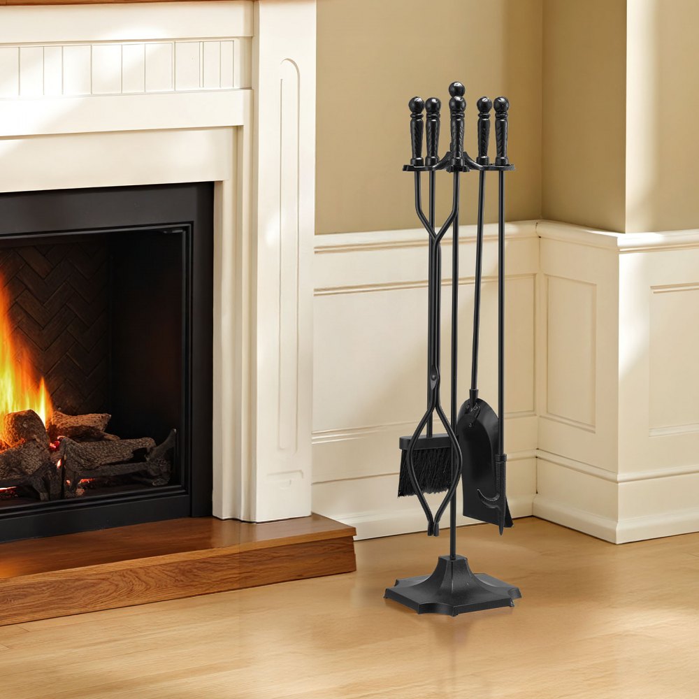 Couverts de cheminée, 5 pièces. Ensemble de couverts de four, support à cinq branches, pinces, pelle à cendres, brosse, tisonnier, accessoires de cheminée en fer forgé pour feu de camp intérieur/extérieur, noir Couverts de cheminée, 5 pièces. Ensemble de couverts de four, support à cinq branches, pinces, pelle à cendres, brosse, tisonnier, accessoires de cheminée en fer forgé pour feu de camp intérieur/extérieur, noir