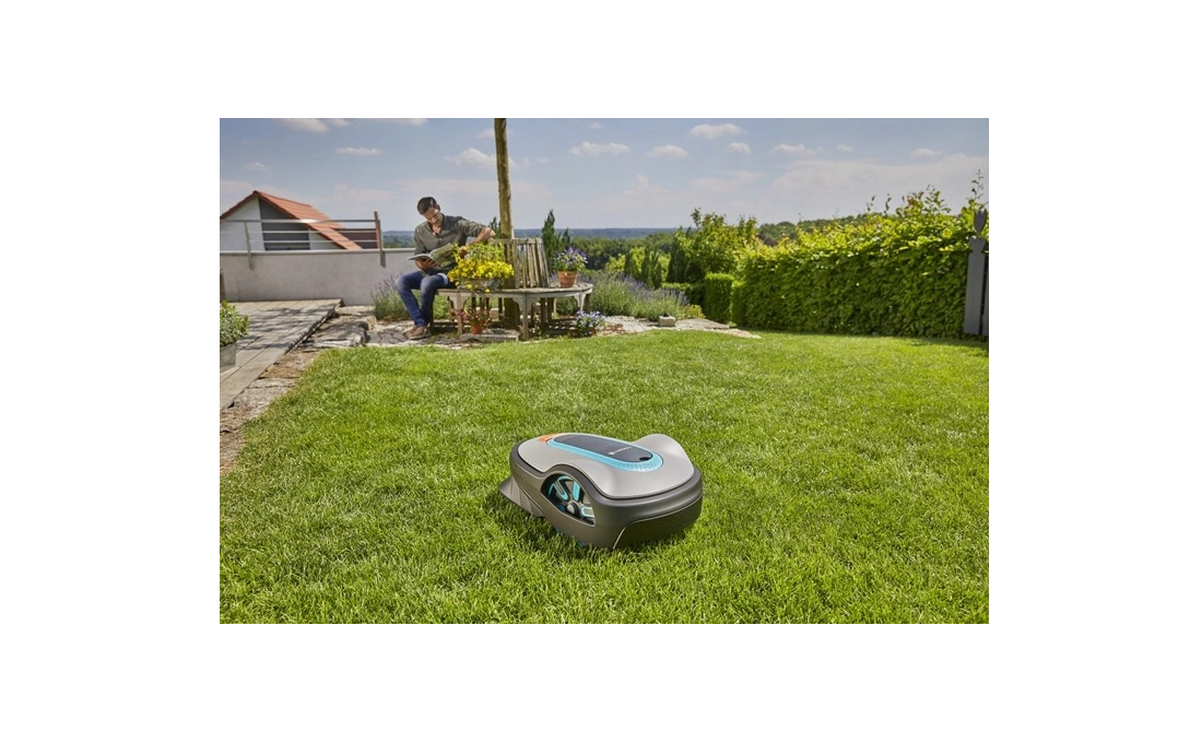 Gardena SILENO life: Mähroboter für Rasenflächen bis 750 m², Bluetooth-App bedienbar, Easy-Passage-Funktion, mit 57 db(A) sehr leise, Steigungen bis zu 35 Prozent, mäht bei jedem Wetter (15101-20)
