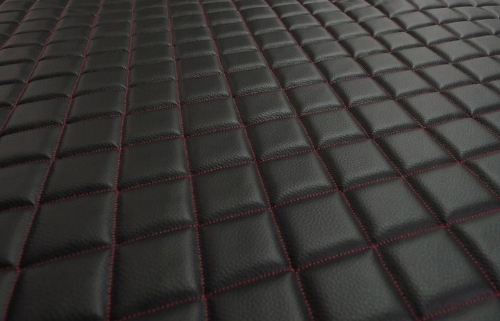 ECO-LEDER-STEPPMATERIAL 10 MM SCHWARZ MIT ROTEM FADEN