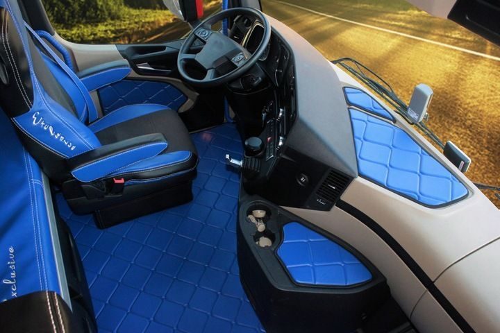 Handgefertigter Mercedes Actros MP4 Fußmatten Teppich Komplettset Leder Blau Komplettset mit Türverkleidungsgriff Starterset
