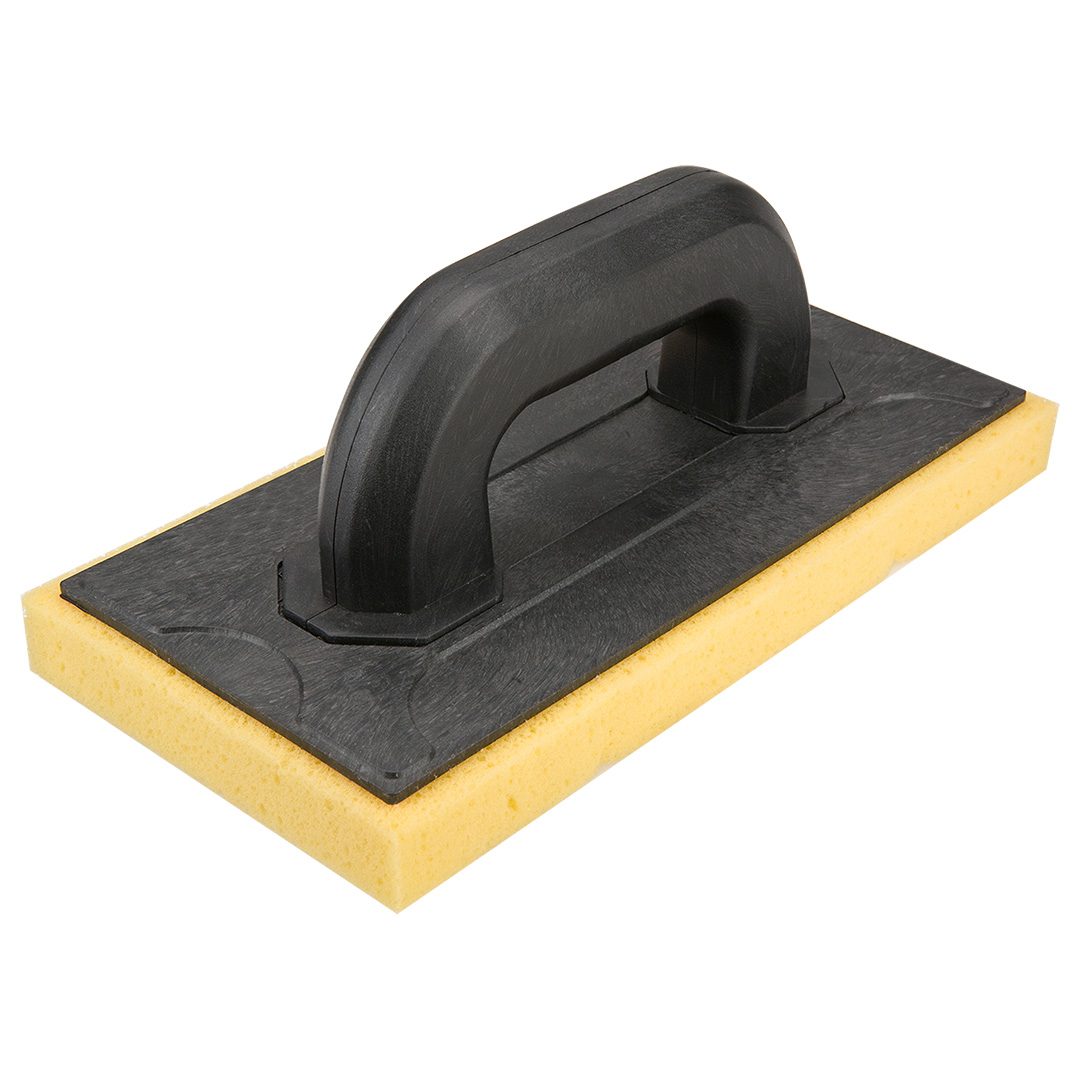 Mit einem wasserabsorbierenden Schwamm aufspachteln