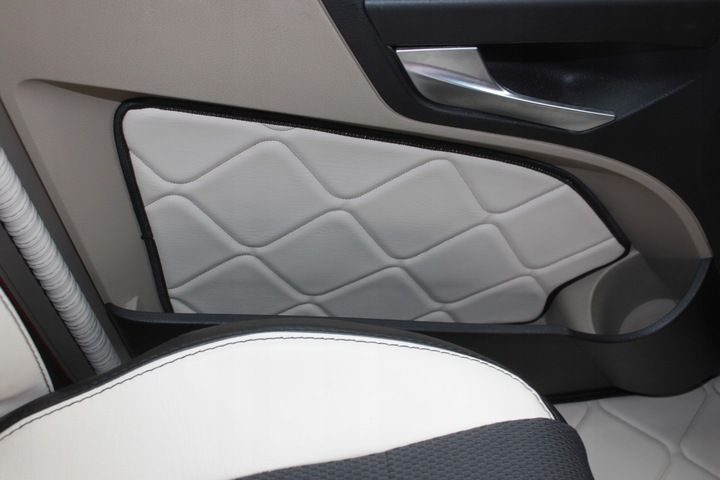 Handgefertigter Mercedes Actros MP4 Fußmatten Teppich Komplettset Leder Beige Komplettset mit Türverkleidungsgriff Starterset