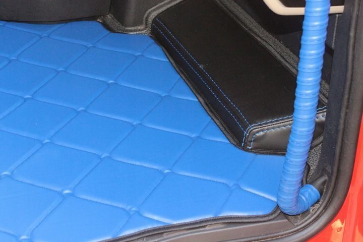 Handgefertigter Mercedes Actros MP4 Fußmatten Teppich Komplettset Leder Blau Komplettset mit Türverkleidungsgriff Starterset