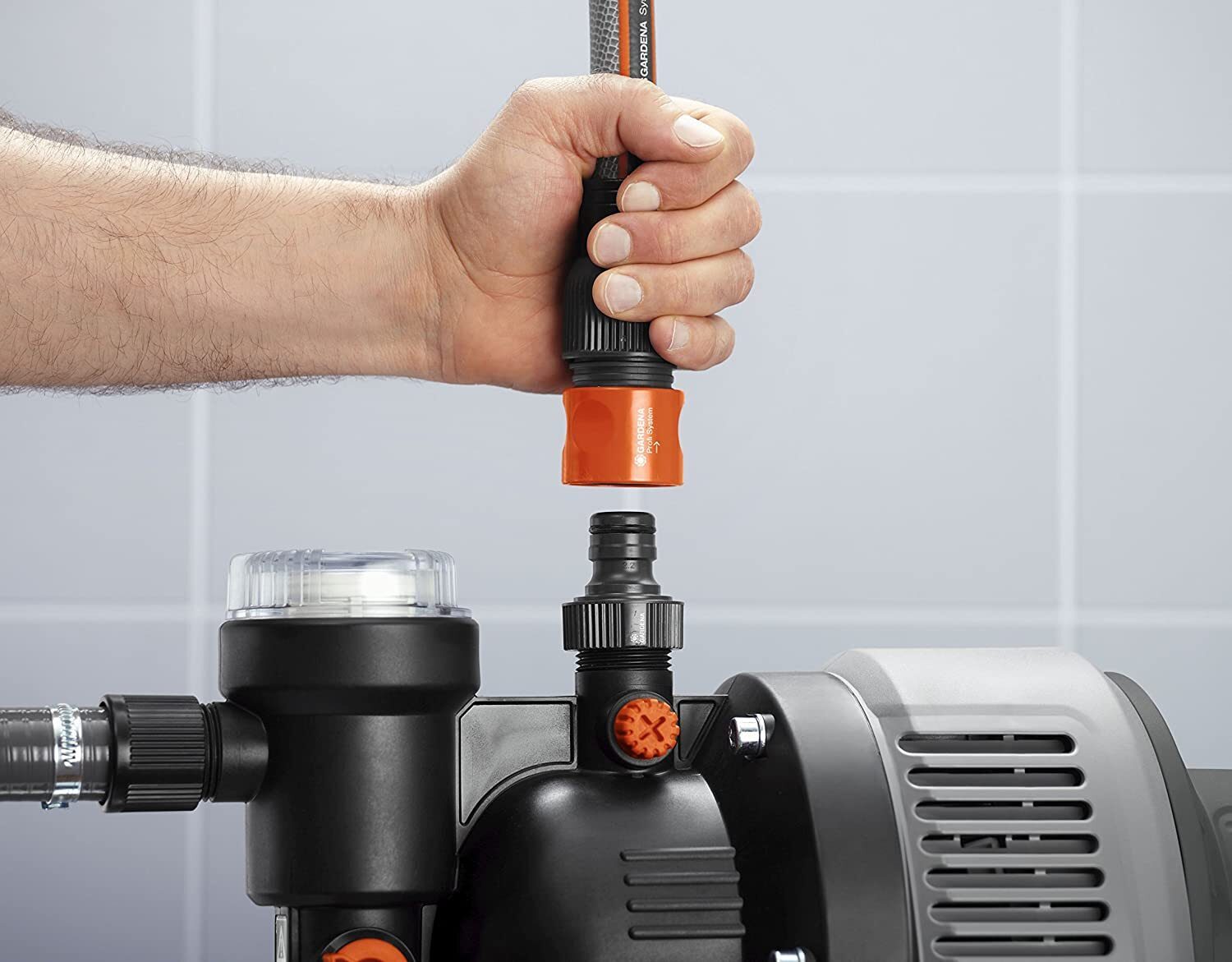Gardena Classic huishoudwaterleiding 3000/4 eco: Huishoudwaterpomp met thermische beveiligingsschakelaar, terugslagklep, 650W vermogen, max. leveringscapaciteit tot 2.800 l/u - 650 W (1753-20), zwart, blauw, grijs, oranje