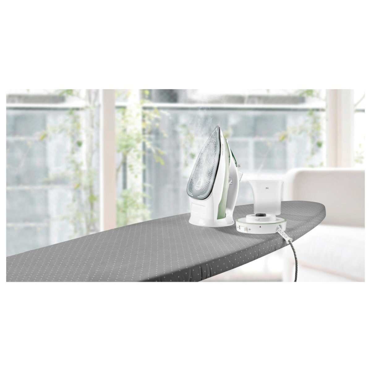 SILVERCREST® cordless steam iron »SDBK 2400 E1«, including water refill cup (green) good