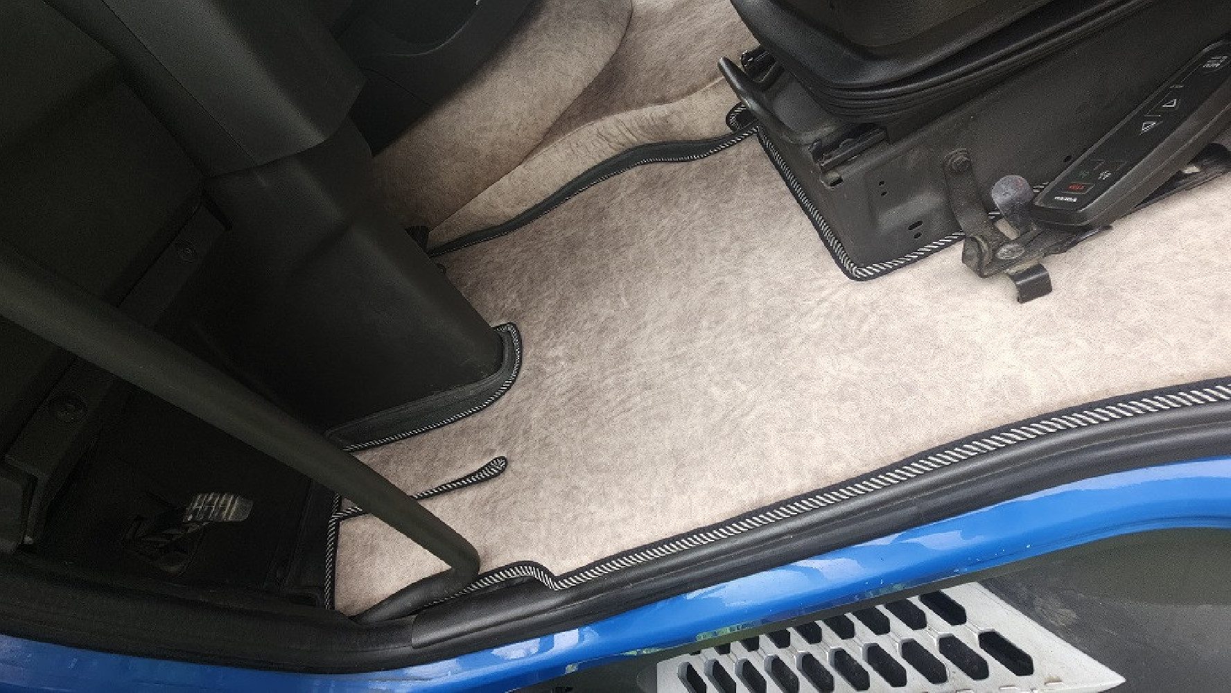 VELOURS-FUSSMATTEN NAVY VOLVO FH4 FH5 AERO 2013–2025 AUTOMATIKGETRIEBE