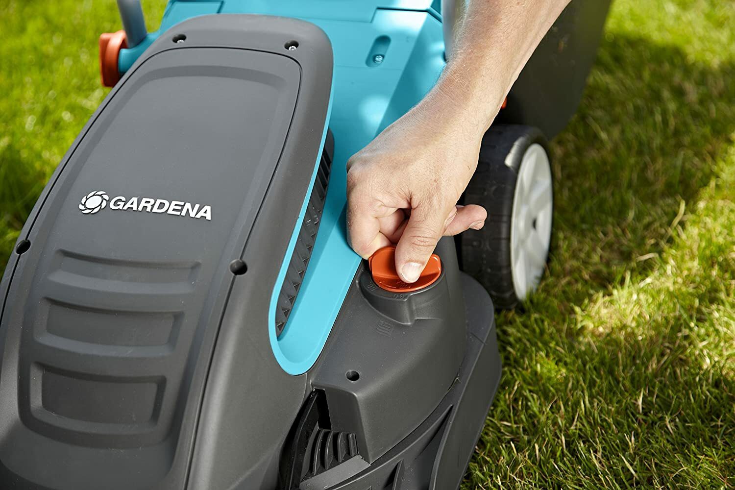 Gardena PowerMax Elektro-Rasenmäher 1400/34: Rasenmäher bis 400 m², 34 cm Schnittbreite, 40 l Fassungsvermögen, ErgoTec Plus-Griff (5034-20)