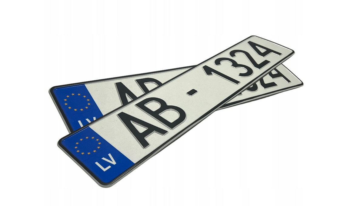 Plaque d'immatriculation de voiture avec gaufrage original Lettonie pour collectionneurs ou à des fins d'exposition