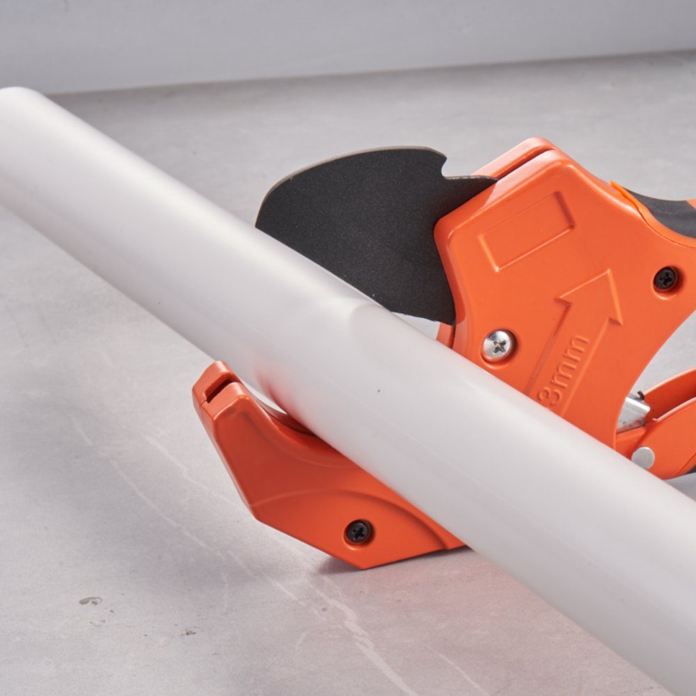 PVC-Rohrschneider, 0-2-1/2 Zoll Außendurchmesser, Ratschen-PVC-Rohrschneider, robustes Rohrschneidewerkzeug mit SK5-Ersatzklinge für PVC-, CPVC-, PP-R-, PEX-, PE- und Gummischläuche