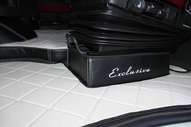 Handgefertigte TEPPICHFUSSMATTE VOLVO FH4 FH5 LEDER BEIGE Fußmatten Teppich Komplettset Leder Beige Komplettset mit Türverkleidungsgriff Starterset
