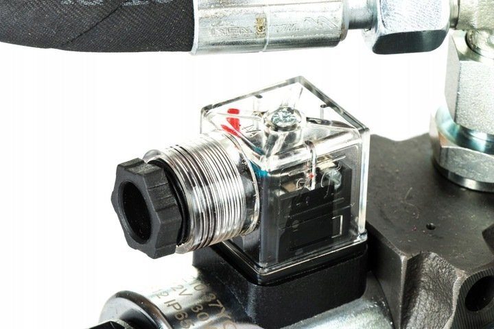 Single section electric distribution kit with 1 section and additional snow plow with floating function