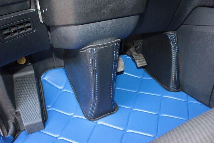 Handgefertigter Mercedes Actros MP4 Fußmatten Teppich Komplettset Leder Blau Komplettset mit Türverkleidungsgriff Starterset