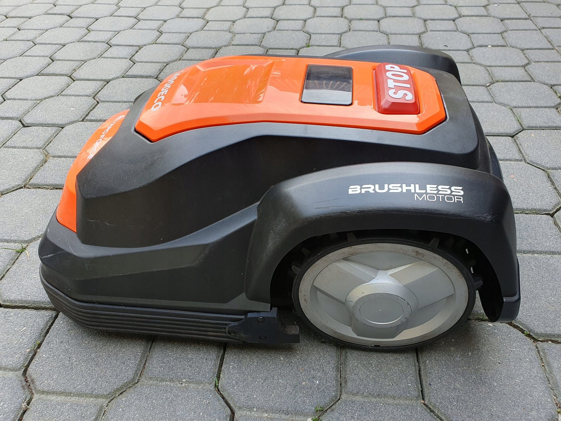 YARD FORCE SA900ECO ROBOTMAAIER defect voor reserveonderdelen
