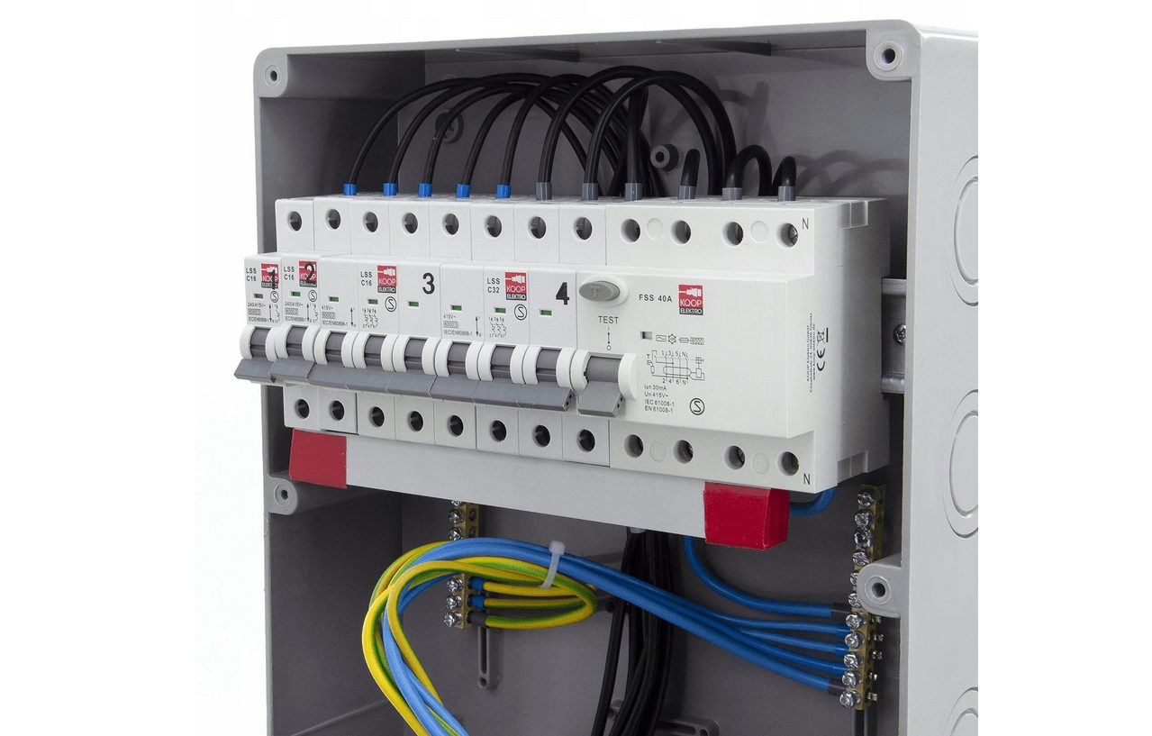 Elektrischer Wandverteiler 1x 16A / 32A 2x230V mit Hauptschalter Baustromverteiler