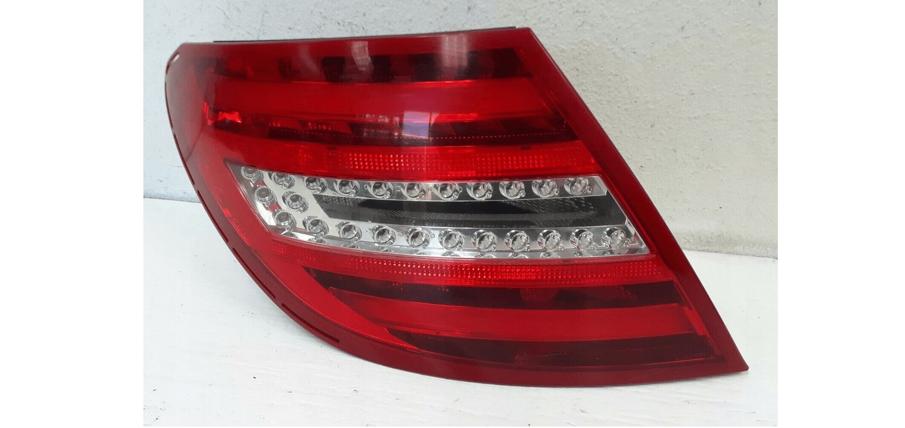 Conversion Mercedes Classe C W204 des lumières américaines à l'euro A2048202864