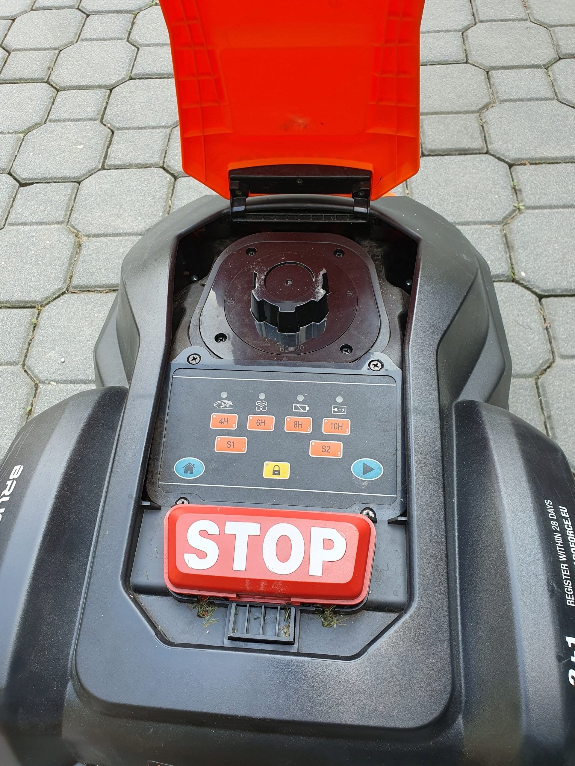 YARD FORCE SA900ECO ROBOTMAAIER defect voor reserveonderdelen