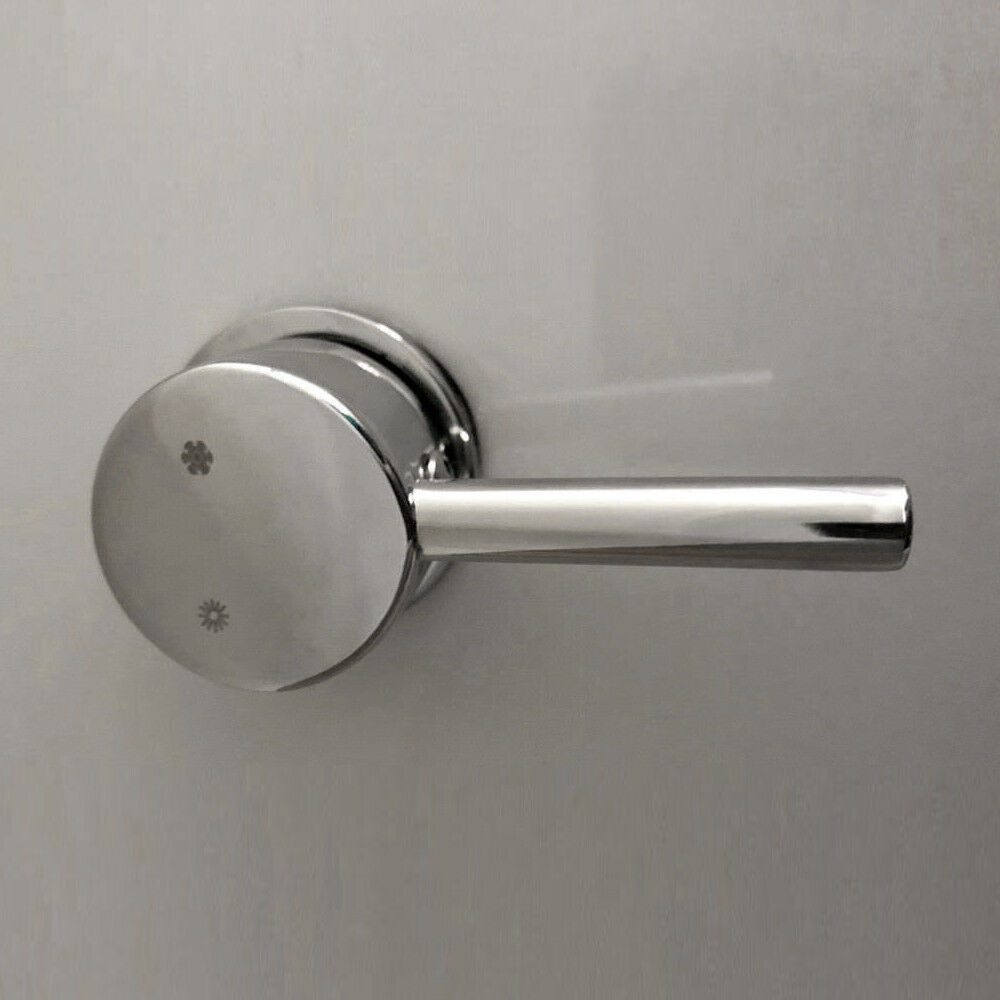 WC suspendu sans rebord avec robinetterie eau froide et chaude intégrée