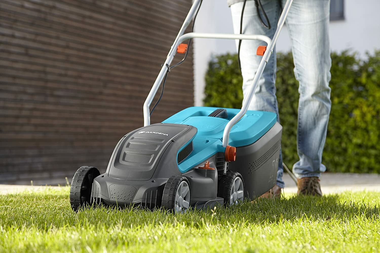 Gardena PowerMax Elektro-Rasenmäher 1400/34: Rasenmäher bis 400 m², 34 cm Schnittbreite, 40 l Fassungsvermögen, ErgoTec Plus-Griff (5034-20)