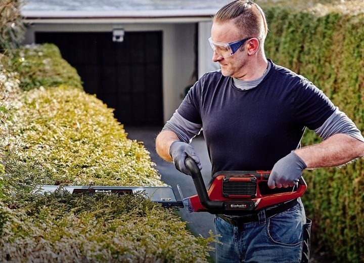 Einhell GE-CH 36/65 Li-Solo Akku-Heckenschere + Einhell Original Starterkit Akku und Ladegerät Power X-Change, 18 V 2x3,0 Ah Akku