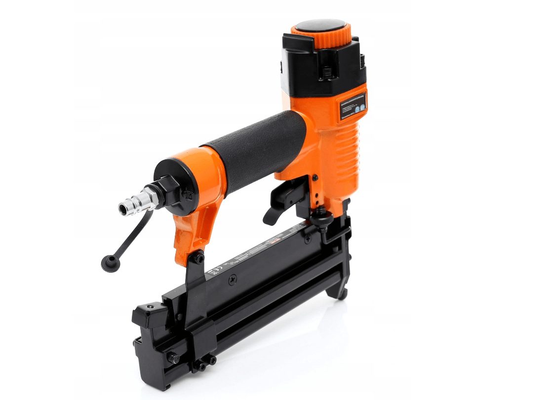 Compressed air stapler nailer in a starter set