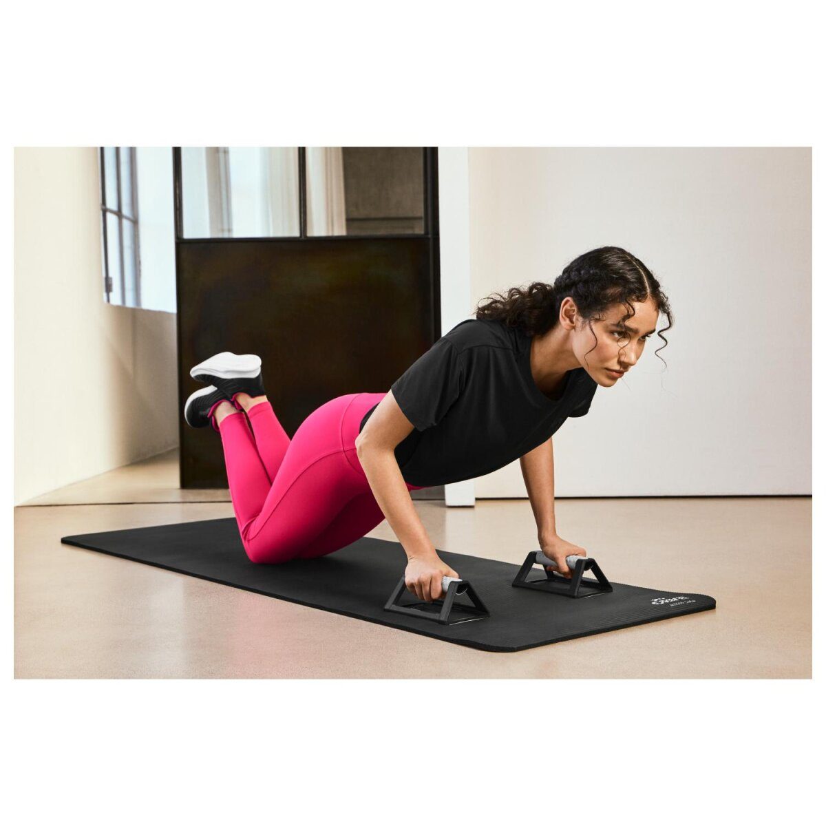 Stretch band / ankle weights 0.5 kg set of 2 / mini bands set of 3 / loop band / push-up handles set of 2 / hand trainer