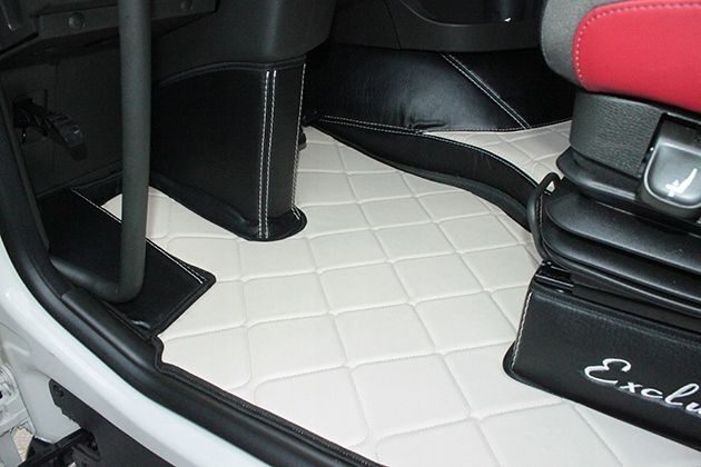 Handgefertigte TEPPICHFUSSMATTE VOLVO FH4 FH5 LEDER BEIGE Fußmatten Teppich Komplettset Leder Beige Komplettset mit Türverkleidungsgriff Starterset