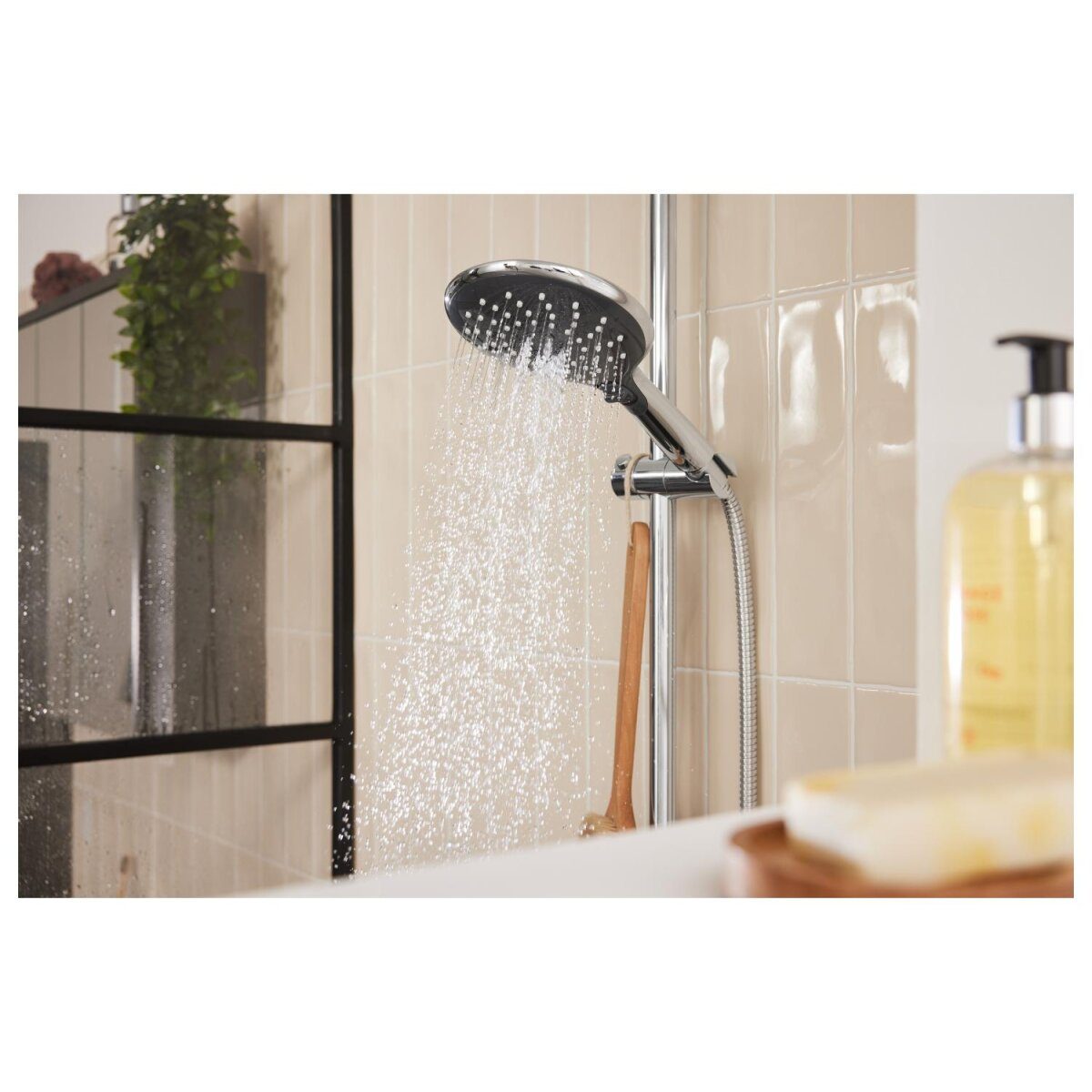 LIVARNO home multifunctional shower head with self-cleaning effect