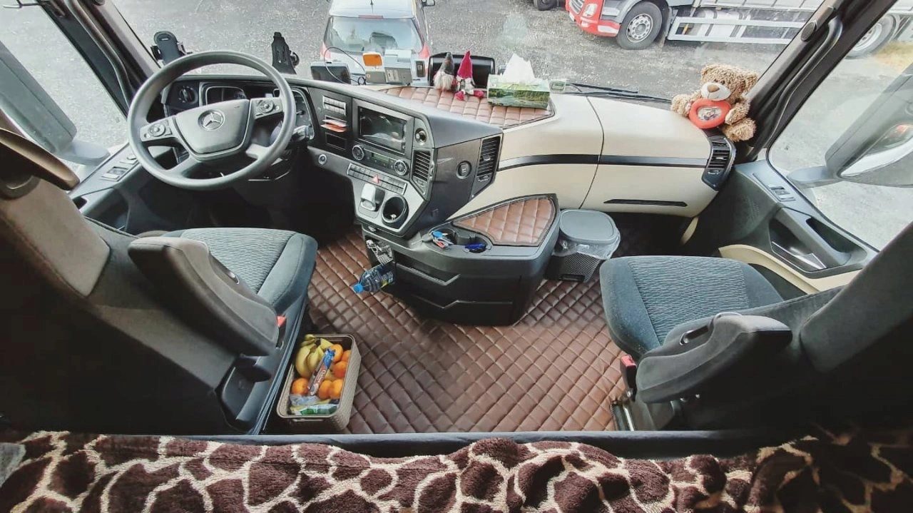 Handmade Mercedes Actros ab MP4 Fußmatten Teppich komplett Set