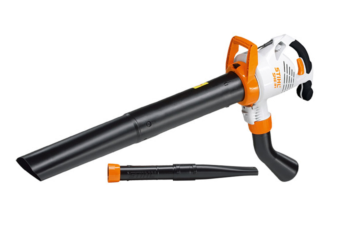 Stihl SHE 81 Lekka, cicha niszczarka elektryczna ssąca (1,4 kW, 230 V) w zestawie z rękawicami roboczymi Stihl Stihl SHE 81 Lekka, cicha niszczarka elektryczna ssąca (1,4 kW, 230 V) w zestawie z rękawicami roboczymi Stihl
