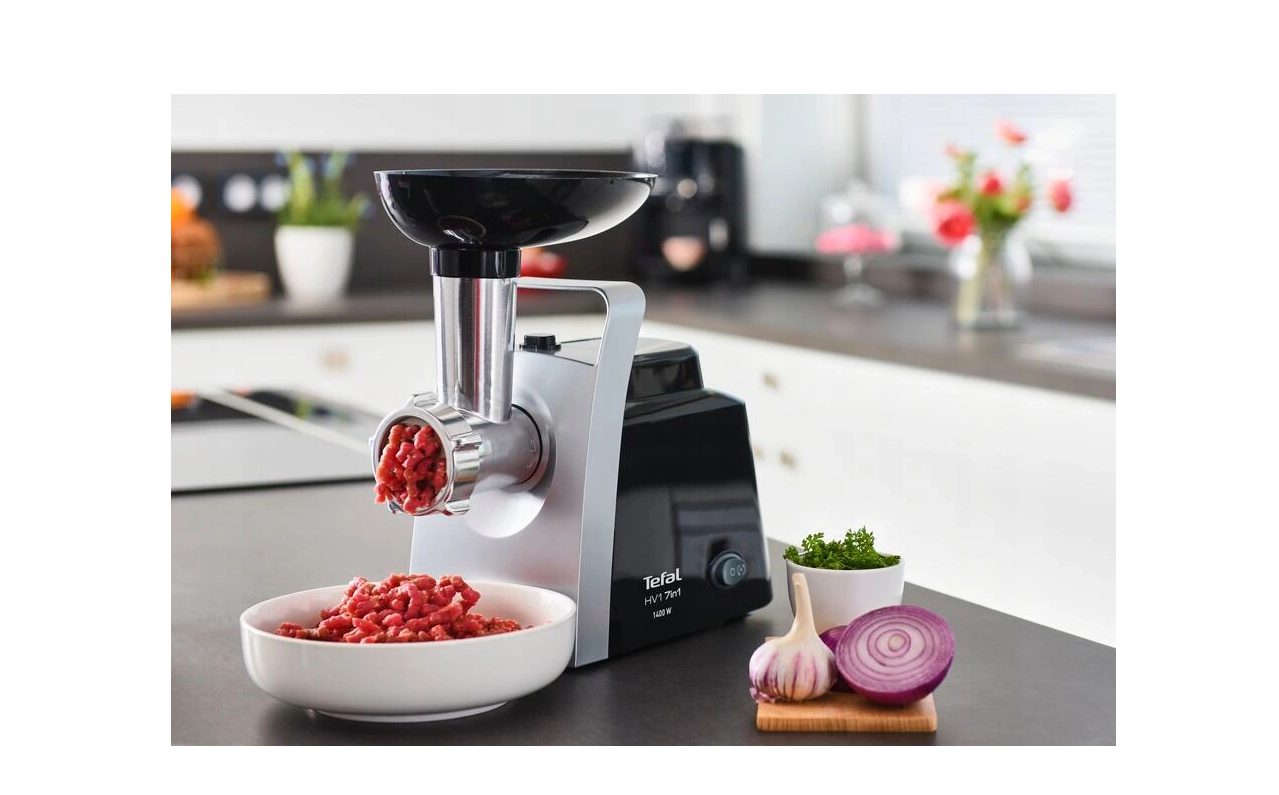 Hachoir à viande électrique Tefal avec trois râpes et trois tamis dans un ensemble, 1400 W
