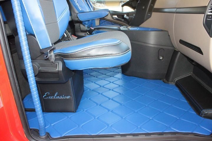 Handgefertigter Mercedes Actros MP4 Fußmatten Teppich Komplettset Leder Blau Komplettset mit Türverkleidungsgriff Starterset