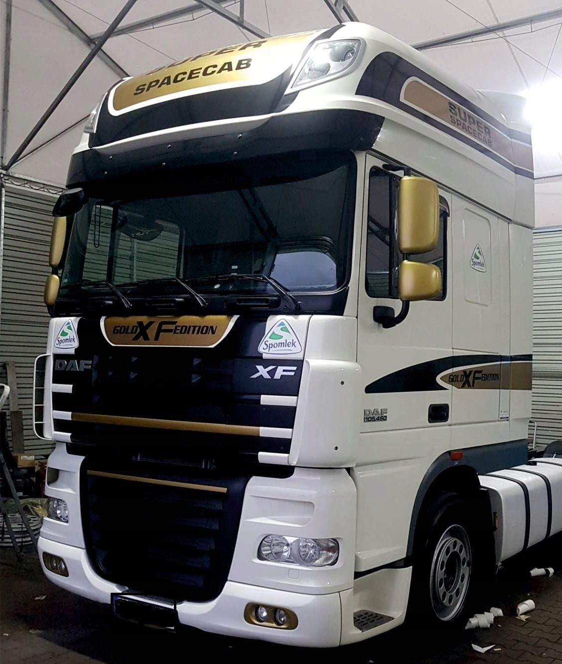 NAKLEJKA z napisem na pojeździe DAF XF 105 95 GOLD EDITION