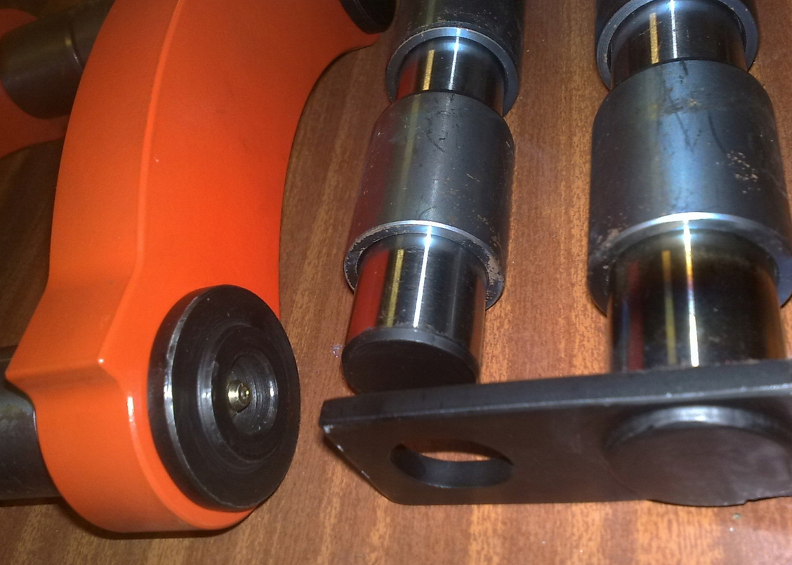 SWOJE + GNIAZDA + ZŁĄCZA KUBOTA KX41-3 Zestaw naprawczy ŁYŻKI, mechanizmu zamykania łyżki
