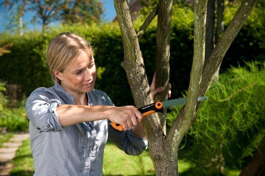 Coffret cadeau extérieur scie à élaguer Xtract + pioche X5 + gants Fiskars 10761 AX
