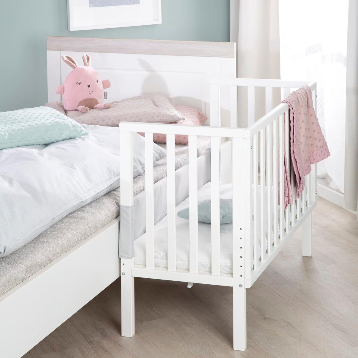 Łóżko boczne roba 'safe Sleeping®', 2w1 z barierką, drewno/biały