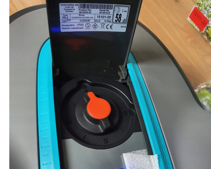 Gardena SILENO life: Mähroboter für Rasenflächen bis 750 m², Bluetooth-App bedienbar, Easy-Passage-Funktion, mit 57 db(A) sehr leise, Steigungen bis zu 35 Prozent, mäht bei jedem Wetter (15101-20)