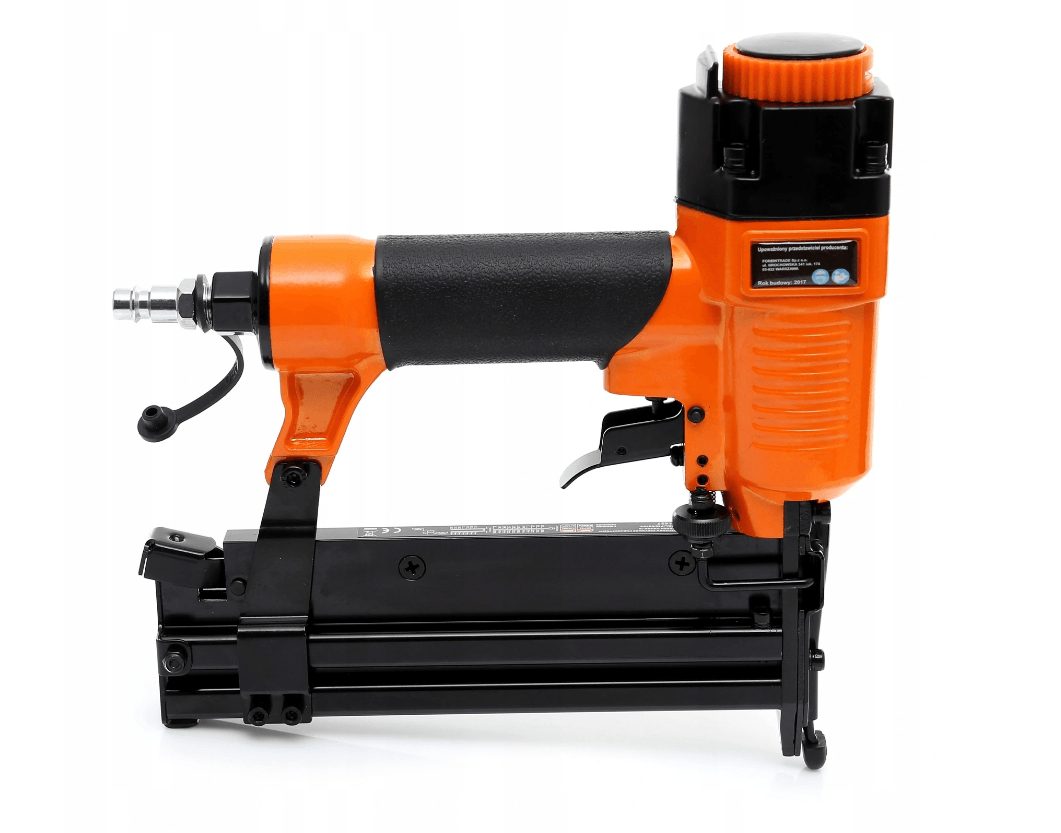 Compressed air stapler nailer in a starter set