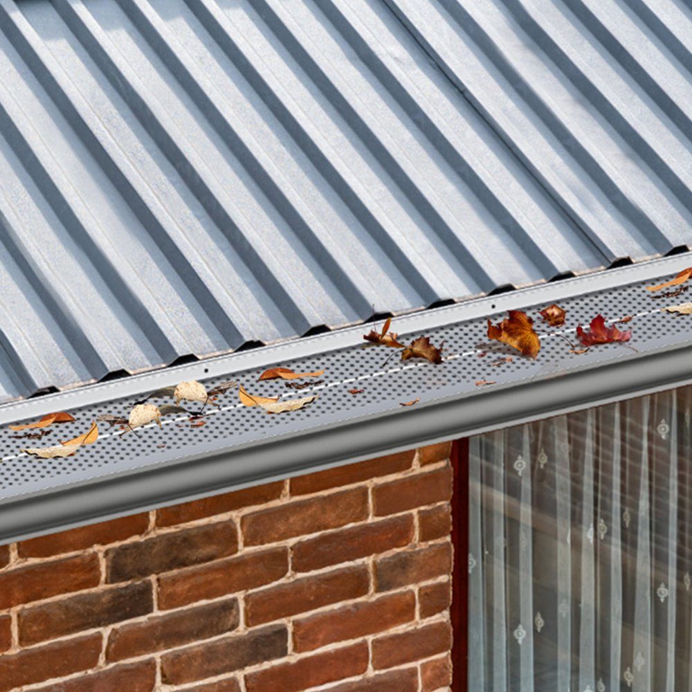 Osłona rynny 5-calowy szeroki aluminiowy filtr liściowy Domowa osłona rynny 26 szt. Całkowita długość 100 stóp φ 4 mm średnica otworu i grubość 0,5 mm Nadaje się do każdego typu rynny